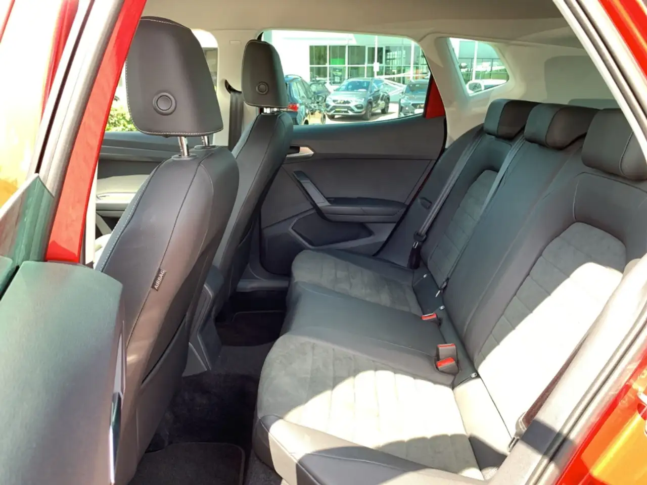 SEAT Arona Edition 1.0 TSI DSG Style AHK+LED+NAVI+ACC — معرض صور السيارة 11
