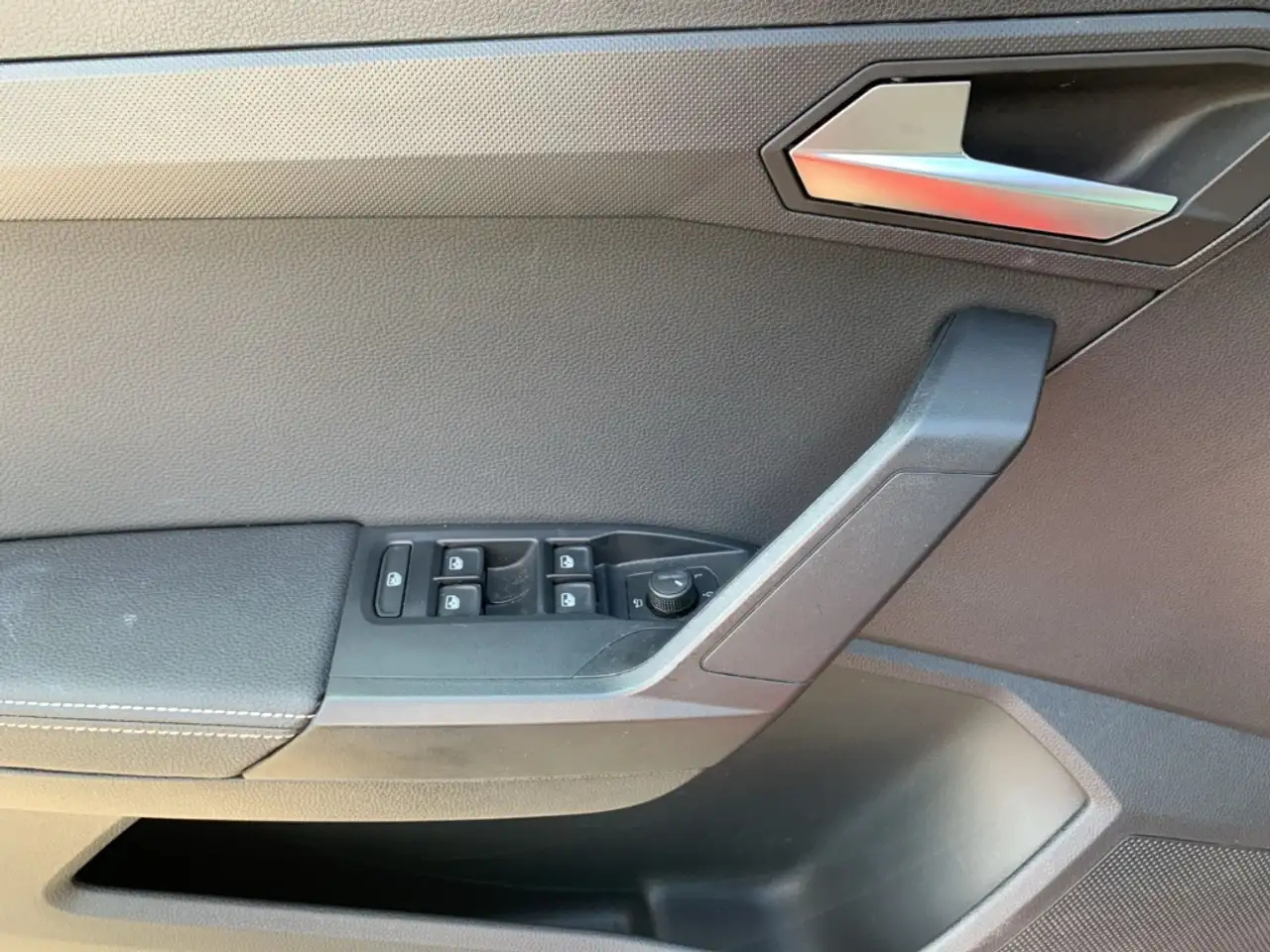 SEAT Arona Edition 1.0 TSI DSG Style AHK+LED+NAVI+ACC — معرض صور السيارة 20