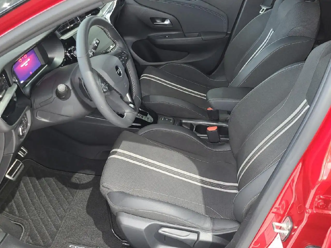 Opel Corsa F GS 1.2 74KW/100PS 8AT NSW+SHZ+LKHZ+NAV — معرض صور السيارة 9