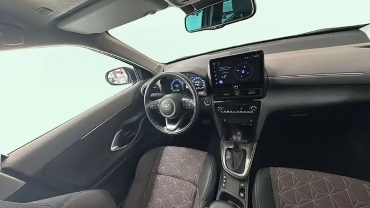 Toyota Yaris Cross 120H Business Plus — معرض صور السيارة 11