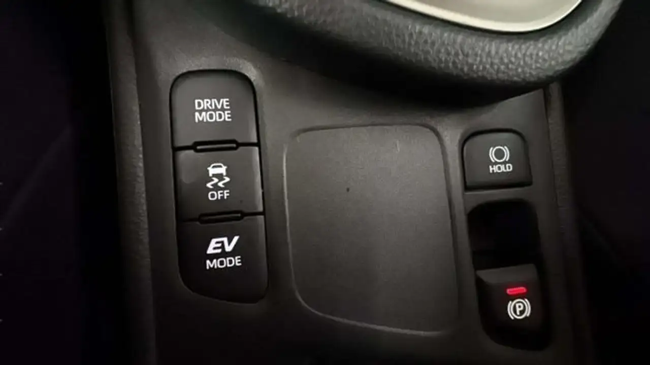 Toyota Yaris Cross 120H Business Plus — معرض صور السيارة 18