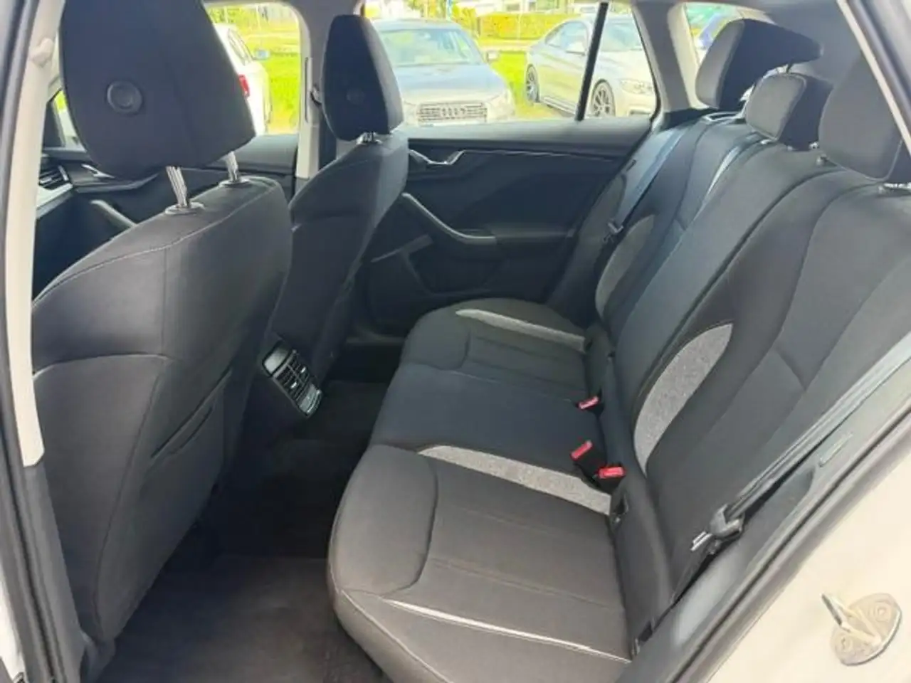Skoda Kamiq 1.0 TSI Selection Winterpaket — معرض صور السيارة 15