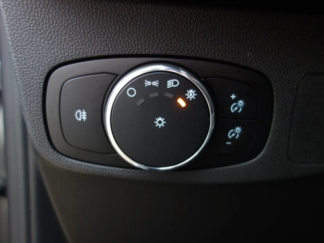 Ford Focus Turnier ST-Line Auto Matrix Navi Winterp — Vehicle gallery 23