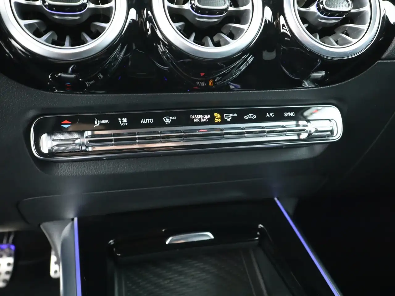Mercedes-Benz GLA 200 *AMG Premium*Multibeam*Soundsystem*19"** — معرض صور السيارة 14
