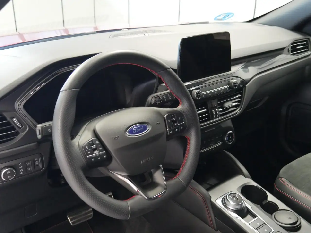 Ford Kuga ST-Line X 2.5 Duratec PHEV 165kW Auto — Galería del vehículo 10