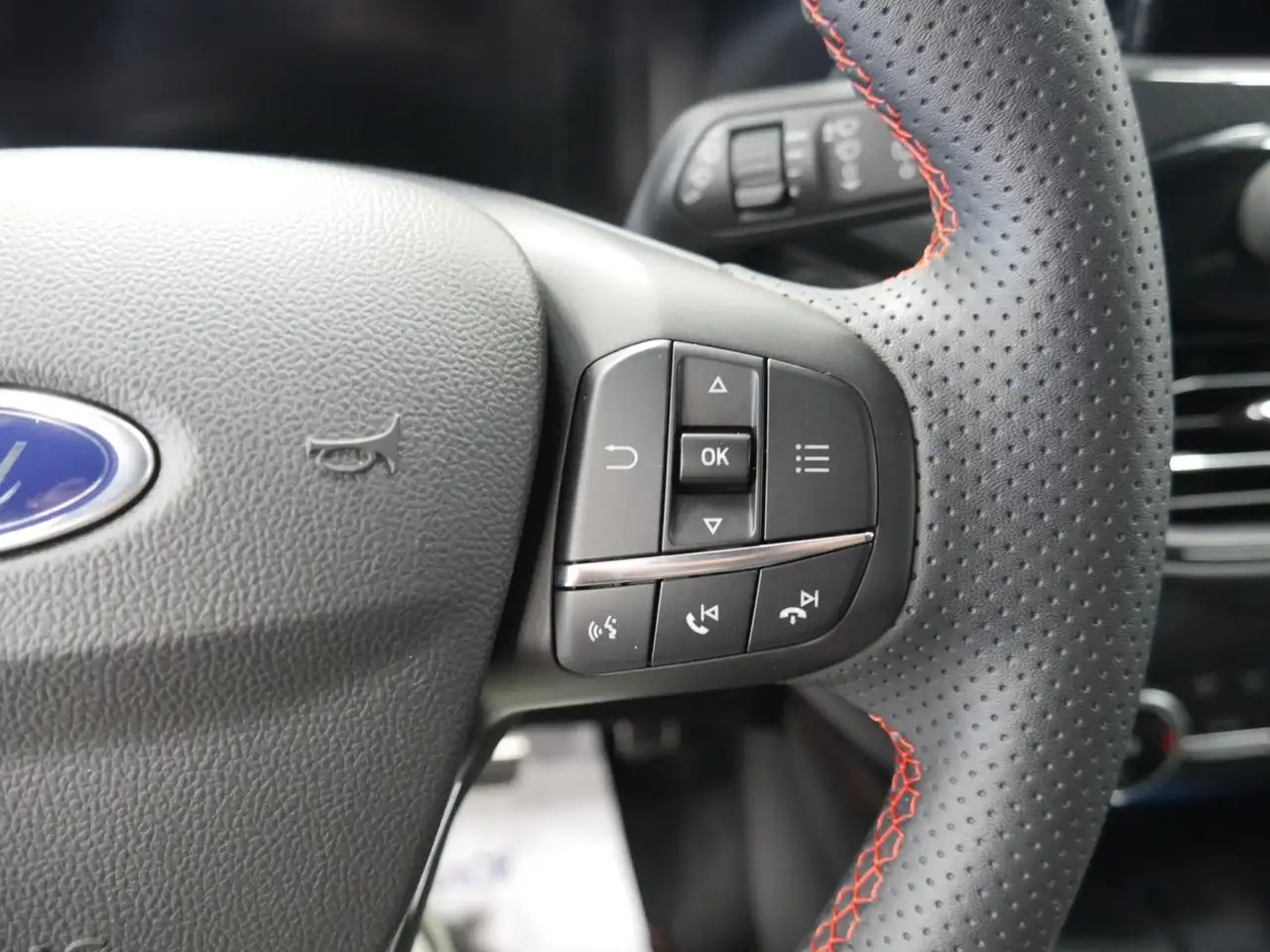 Ford Kuga ST-Line X 2.5 Duratec PHEV 165kW Auto — Galería del vehículo 21