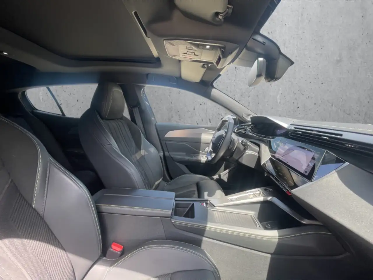 Peugeot 408 GT PT130 EAT8 El. Panodach El. Sitz Focal Kamera L — معرض صور السيارة 13
