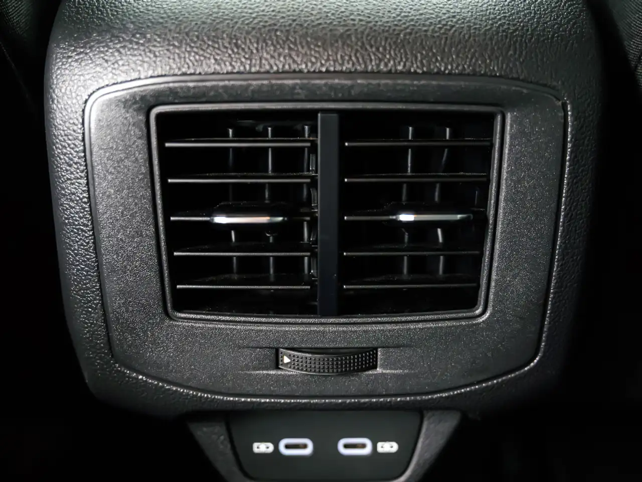 Volkswagen T-Roc 2.0TDI Dark 85kW — Vehicle gallery 25