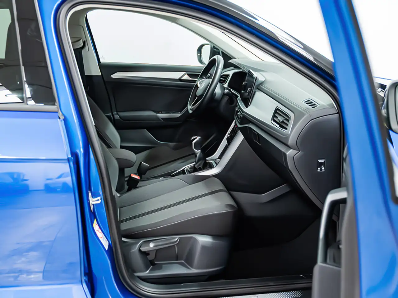 Volkswagen T-Roc 2.0TDI Dark 85kW — Vehicle gallery 5
