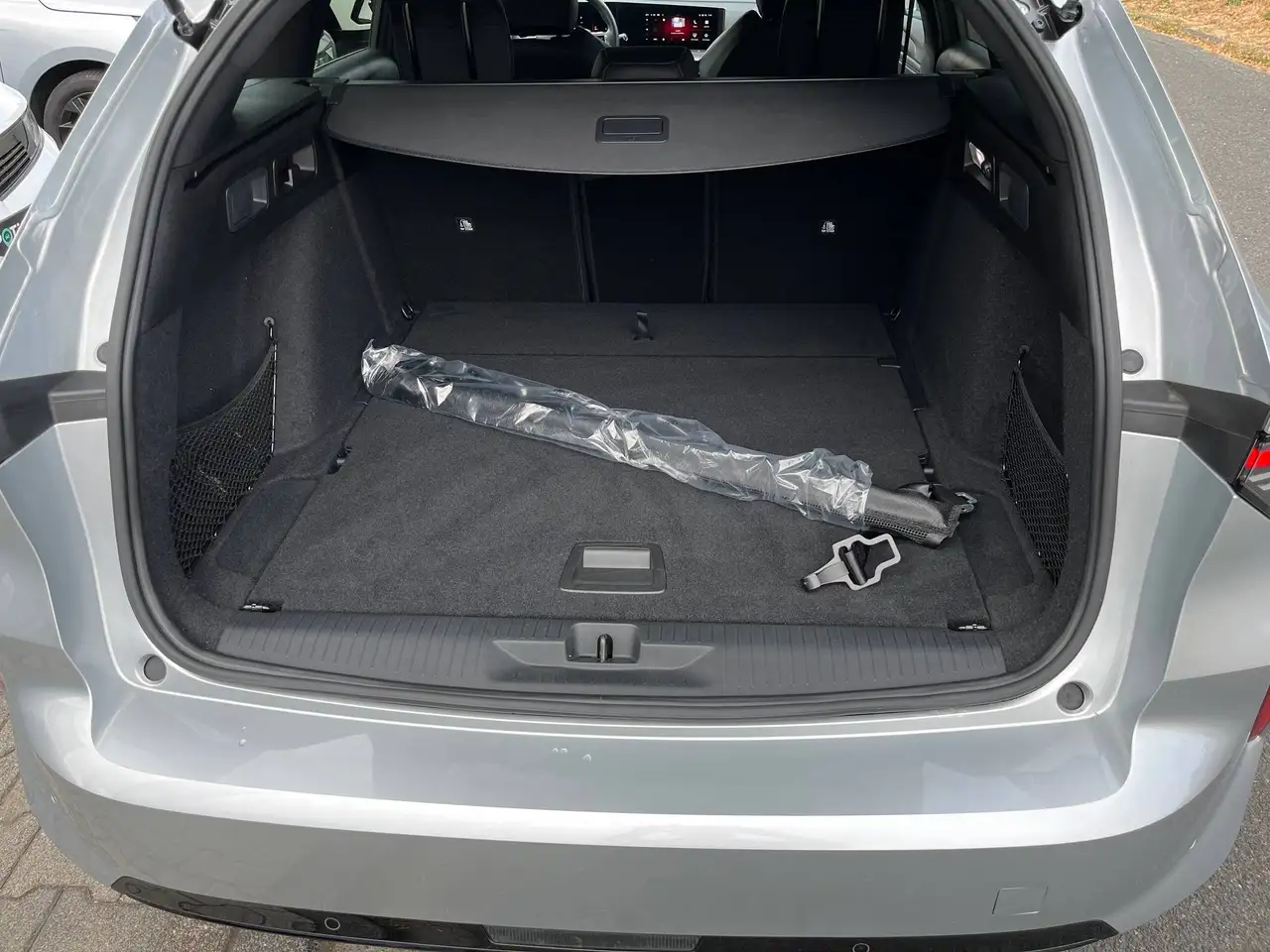 Opel Astra Astra Sports Tourer 1.2 Turbo Automatik GS Navi Ergositz Notruf R-Kam 360° Allwetterreifen — معرض صور السيارة 11
