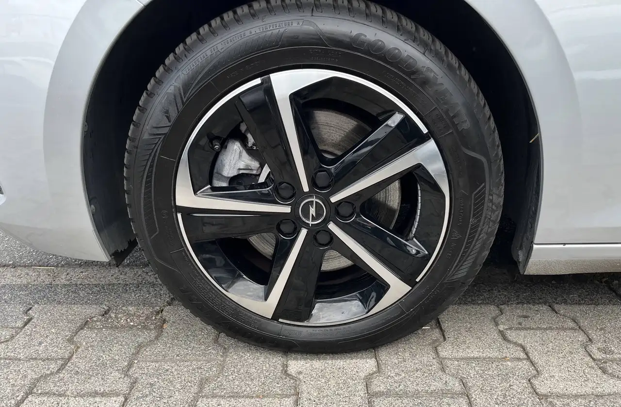 Opel Astra Astra Sports Tourer 1.2 Turbo Automatik GS Navi Ergositz Notruf R-Kam 360° Allwetterreifen — معرض صور السيارة 12