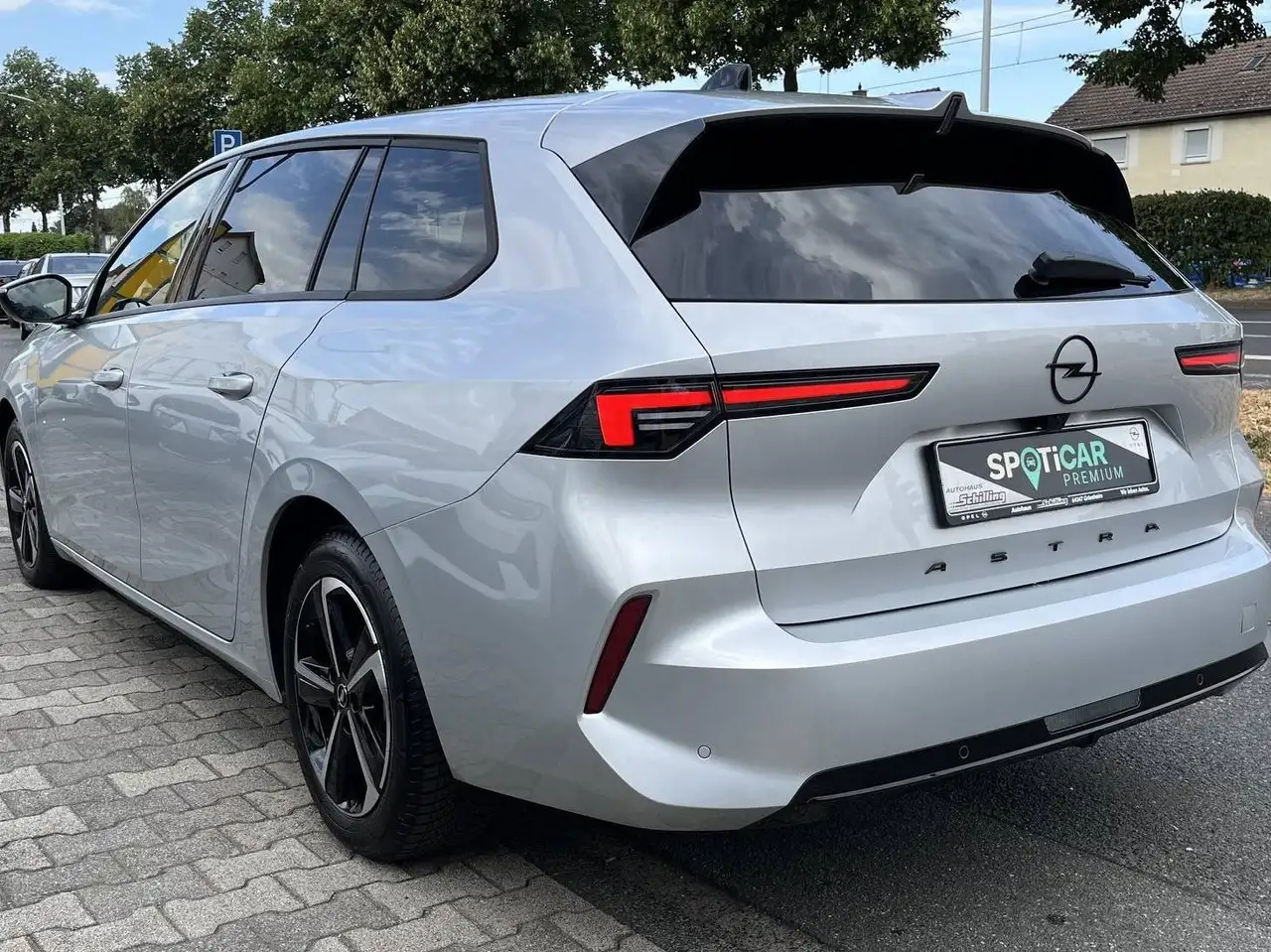 Opel Astra Astra Sports Tourer 1.2 Turbo Automatik GS Navi Ergositz Notruf R-Kam 360° Allwetterreifen — معرض صور السيارة 6