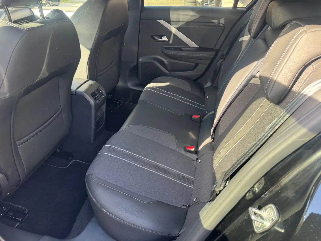 Opel Astra L Lim. 5-trg. GS *360°/MATRIX/ACC* — Galería del vehículo 20