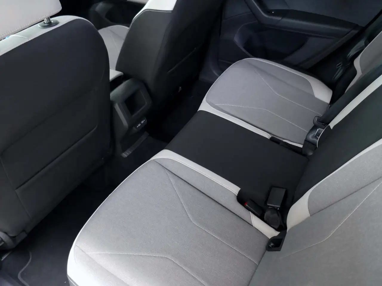 Volkswagen T-Cross Style 1.0 TSI | LED AHK RFK ACC Navi — معرض صور السيارة 11