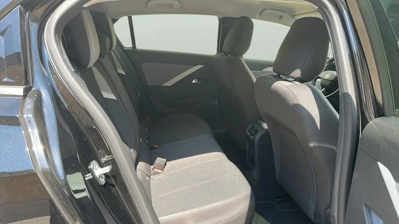 Opel Astra 1.2T XHT Hybrid eDCT6 S/S Tech Edition 136 — Vehicle gallery 12