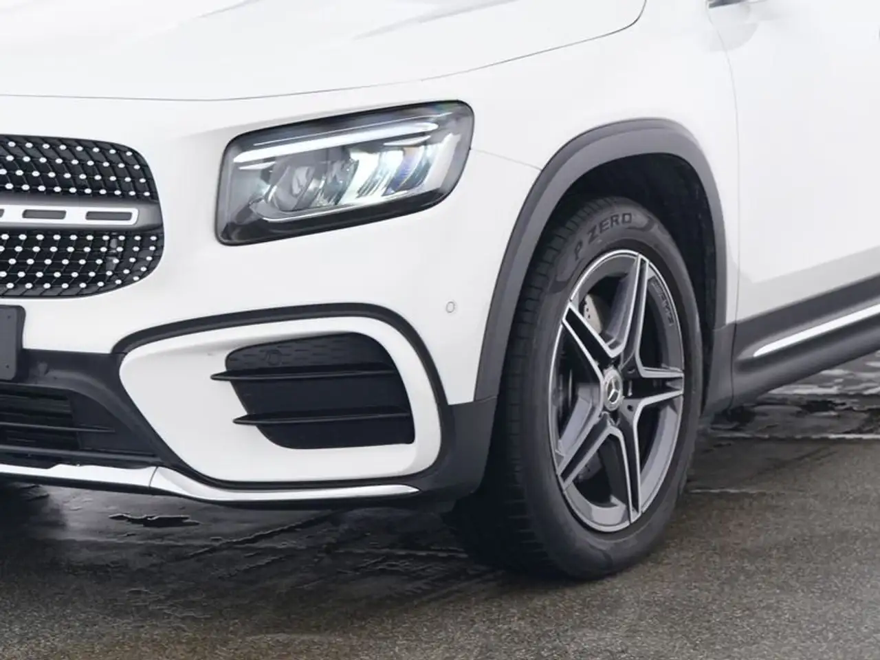 Mercedes-Benz GLB 250 GLB 250 4M AMG+VOR-DISTRO+KAM+LEYL+EASYP+LENKHZ — Galería del vehículo 3