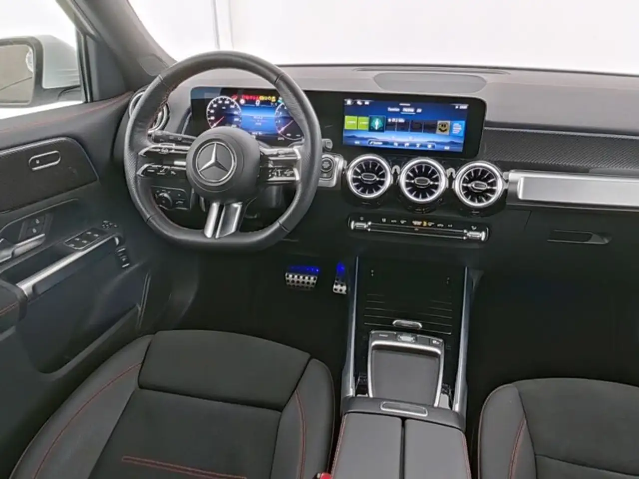 Mercedes-Benz GLB 250 GLB 250 4M AMG+VOR-DISTRO+KAM+LEYL+EASYP+LENKHZ — Galería del vehículo 8