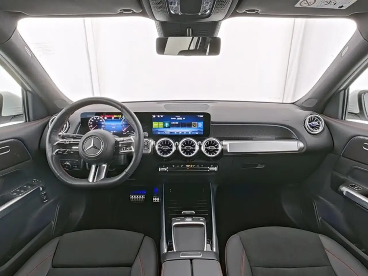 Mercedes-Benz GLB 250 GLB 250 4M AMG+VOR-DISTRO+KAM+LEYL+EASYP+LENKHZ — Galería del vehículo 9