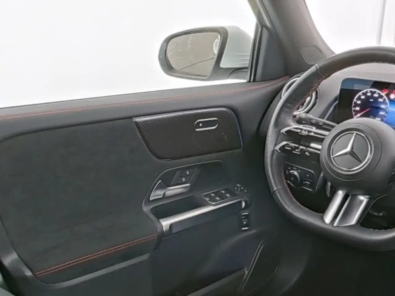 Mercedes-Benz GLB 250 GLB 250 4M AMG+VOR-DISTRO+KAM+LEYL+EASYP+LENKHZ — Galería del vehículo 6