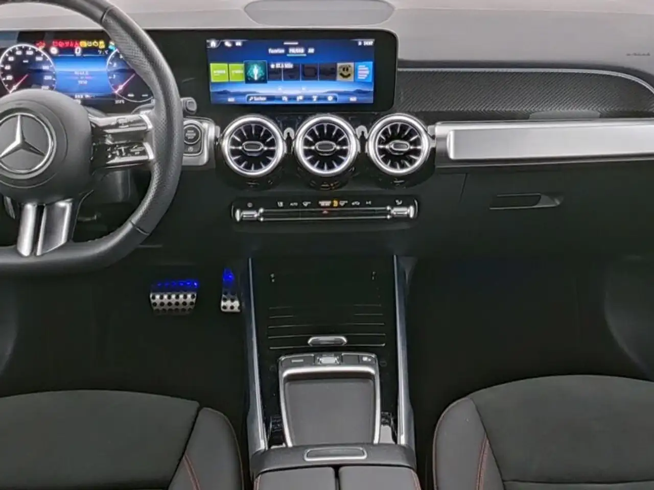 Mercedes-Benz GLB 250 GLB 250 4M AMG+VOR-DISTRO+KAM+LEYL+EASYP+LENKHZ — Galería del vehículo 7