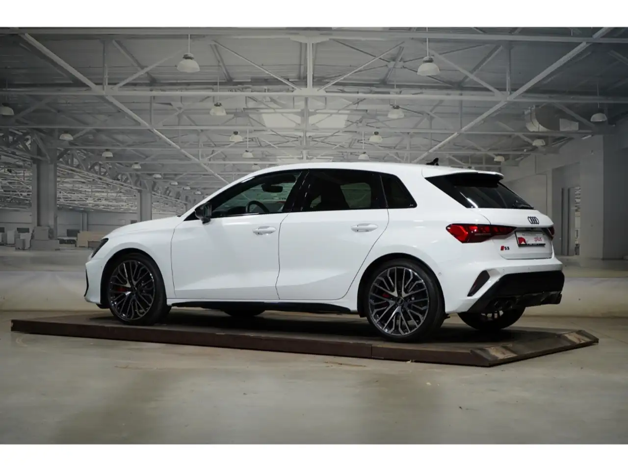 Audi S3 Sportback TFSI quattro Head-Up Matrix SONOS — معرض صور السيارة 2