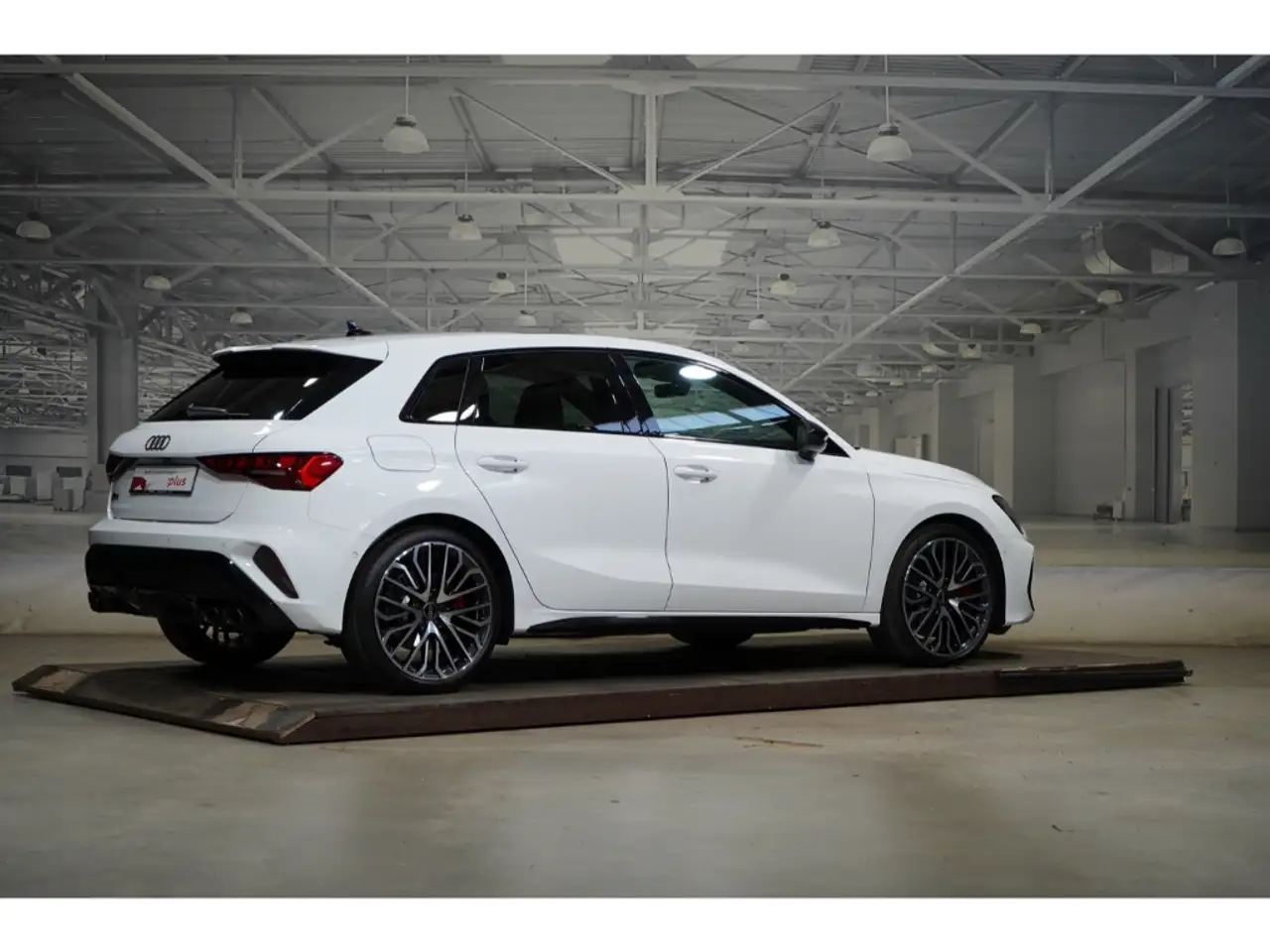 Audi S3 Sportback TFSI quattro Head-Up Matrix SONOS — معرض صور السيارة 3