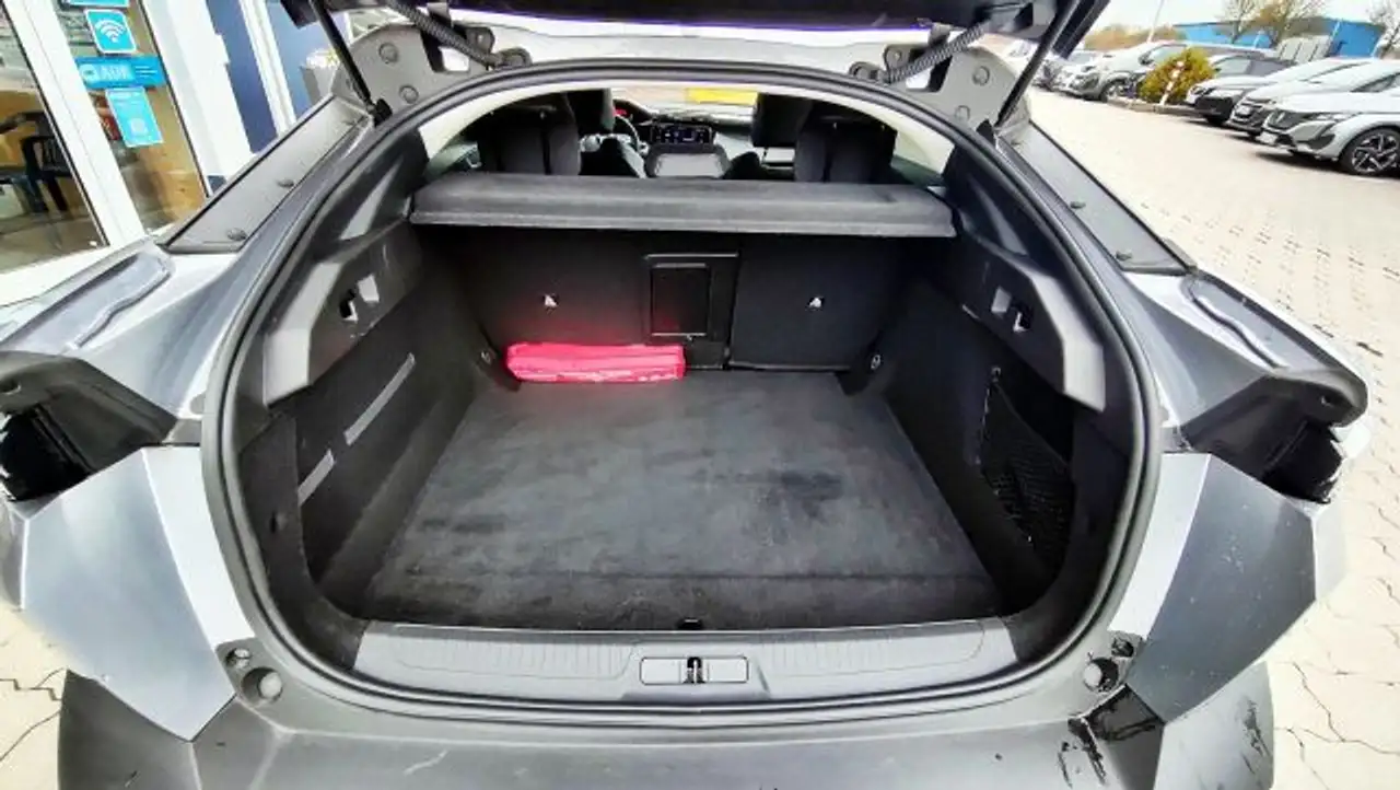 Peugeot 408 408 PureTech 130 EAT8 Allure Pack GJR, ACC, Sitz — Galería del vehículo 11