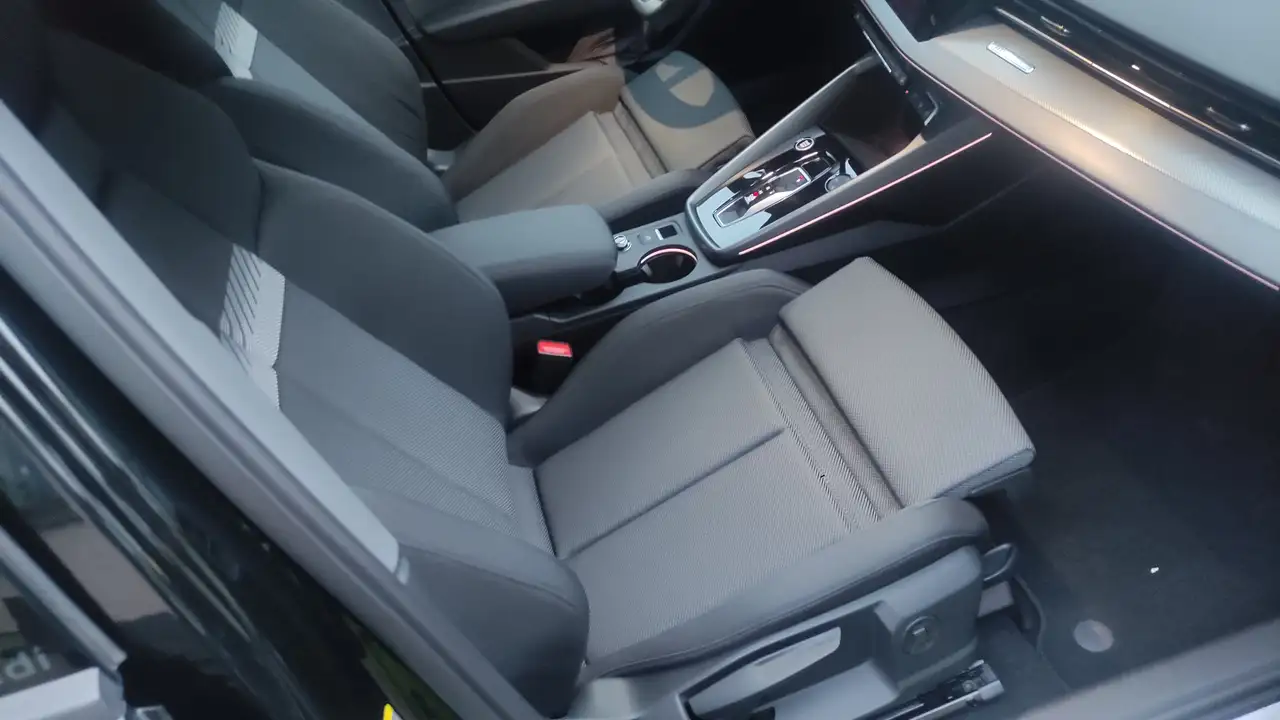 Audi A3 35 TFSI Allstreet LED*AHK*Navi*ACC*RFK*Sportsi — معرض صور السيارة 32