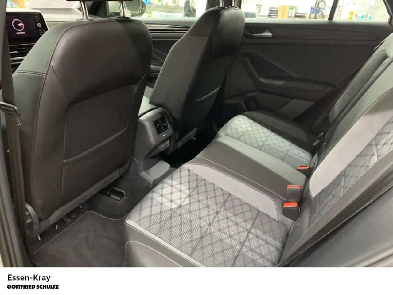 Volkswagen T-Roc R-Line 1.0 TSI LED Sitzheizung Parkpilot — Vehicle gallery 17