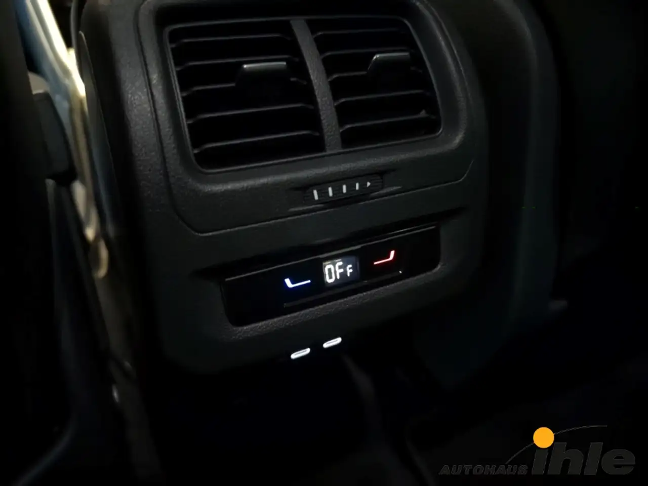 Volkswagen Touran Highline 1,5 TSI DSG R-FAHRKAMERA+MASSAGESITZ+DAB+ — Galerie du véhicule 27