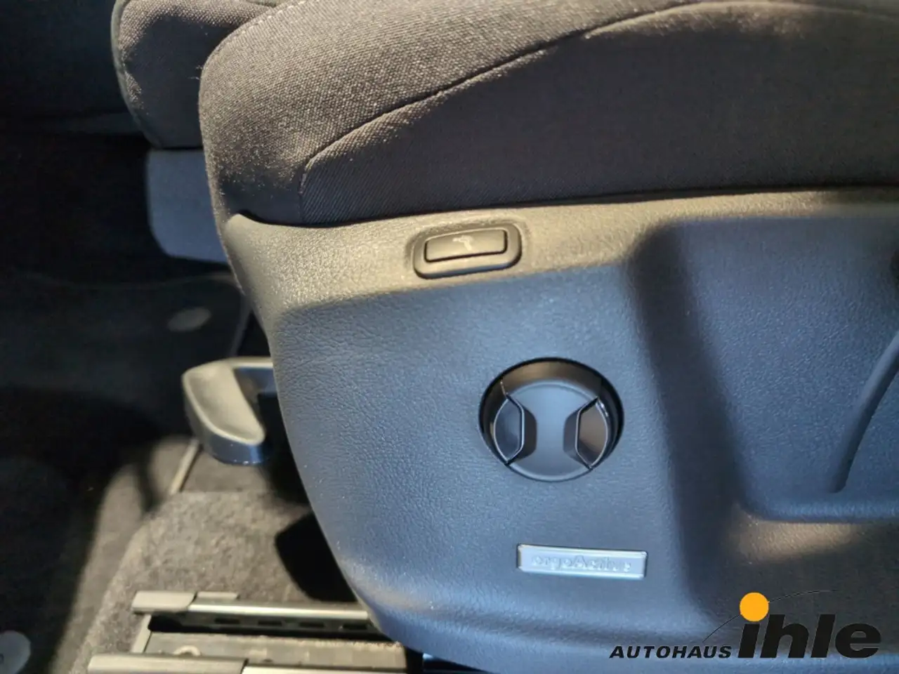 Volkswagen Touran Highline 1,5 TSI DSG R-FAHRKAMERA+MASSAGESITZ+DAB+ — Galerie du véhicule 26