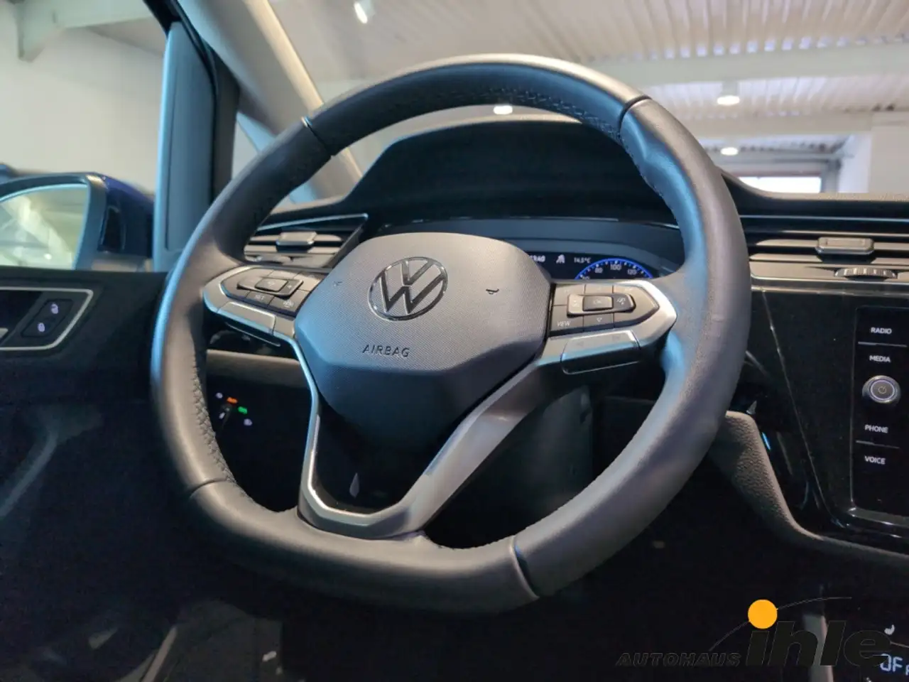 Volkswagen Touran Highline 1,5 TSI DSG R-FAHRKAMERA+MASSAGESITZ+DAB+ — Galerie du véhicule 14