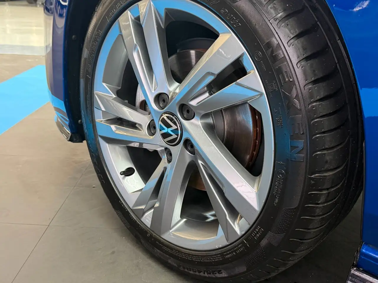 Volkswagen Golf 8DSG R-Line+Navi+AppleCar+LED+ACC+3Zonenkl. — Galería del vehículo 19