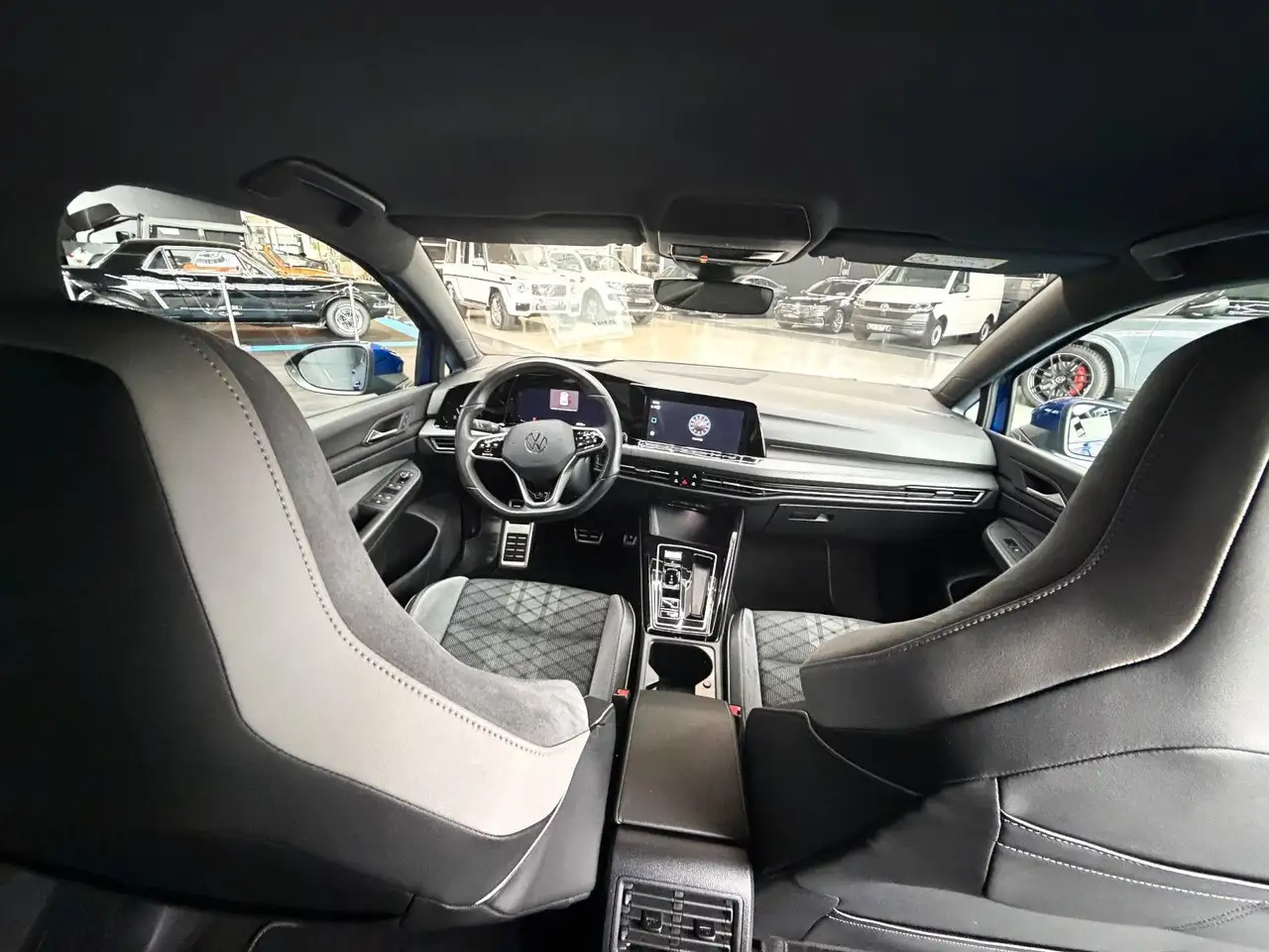 Volkswagen Golf 8DSG R-Line+Navi+AppleCar+LED+ACC+3Zonenkl. — Galería del vehículo 15