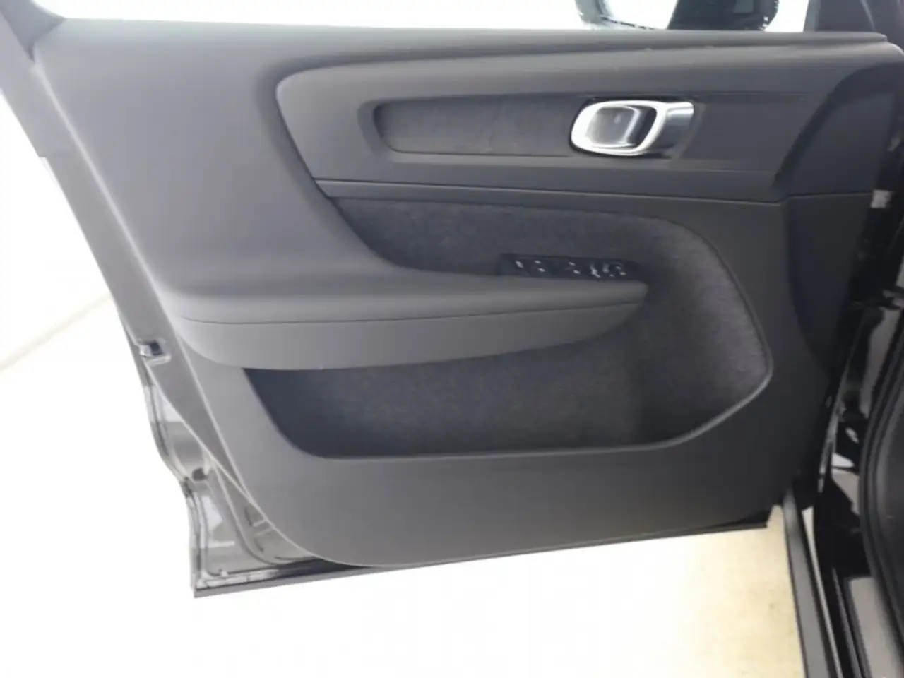 Volvo EX40 RWD Plus Dark 175 kW Single Motor StandHZG — Galerie du véhicule 11