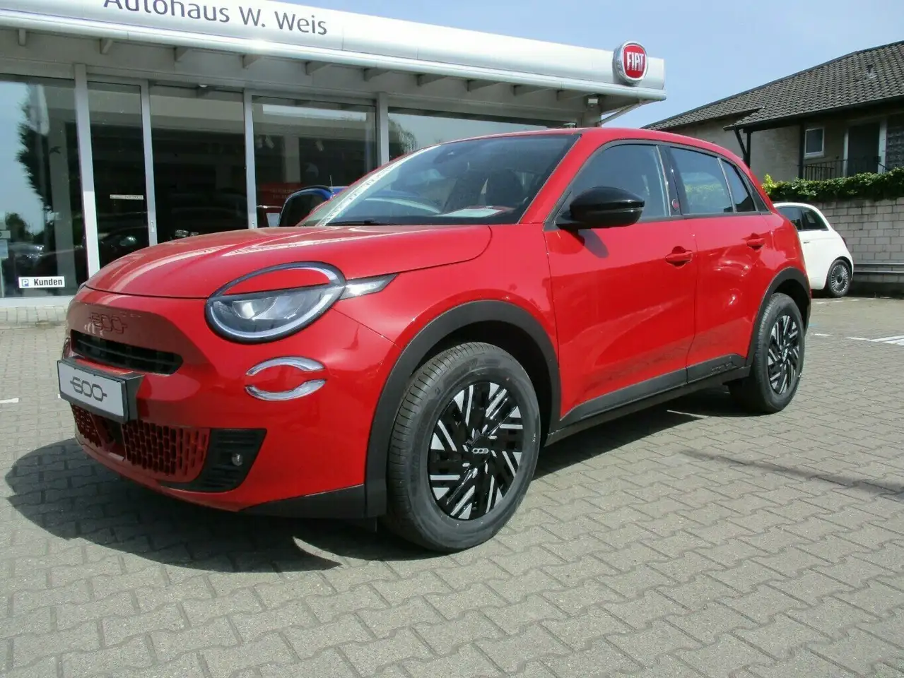 Fiat 600e Red — معرض صور السيارة 2