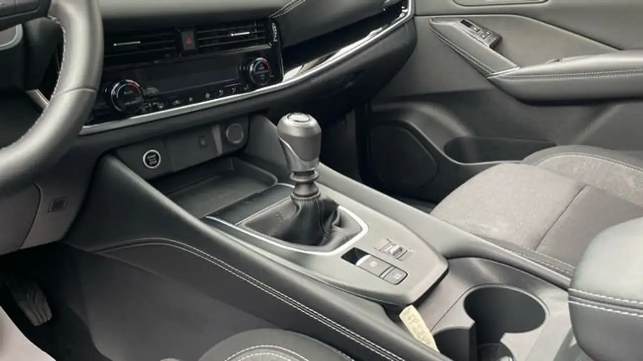 Nissan Qashqai 1.3 DIG-T mHEV 12V N-Connecta 4x2 103kW — Galerie du véhicule 16