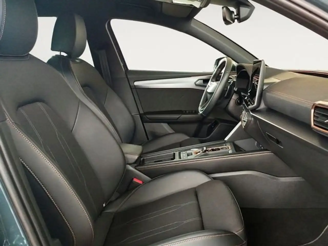 CUPRA Leon Sportstourer 1.5 eTSI 110 DSG — معرض صور السيارة 10