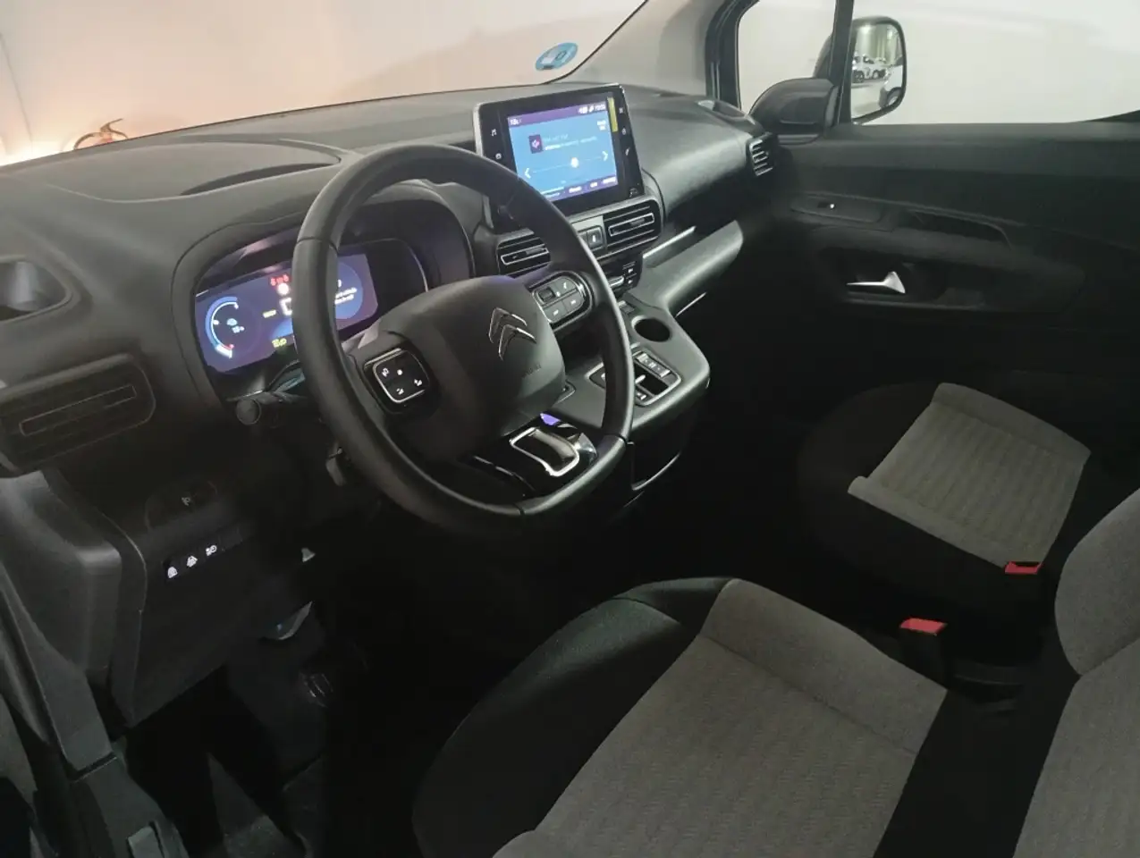 Citroen Berlingo ë-Berlingo 50kWh Talla M Shine — Vehicle gallery 15