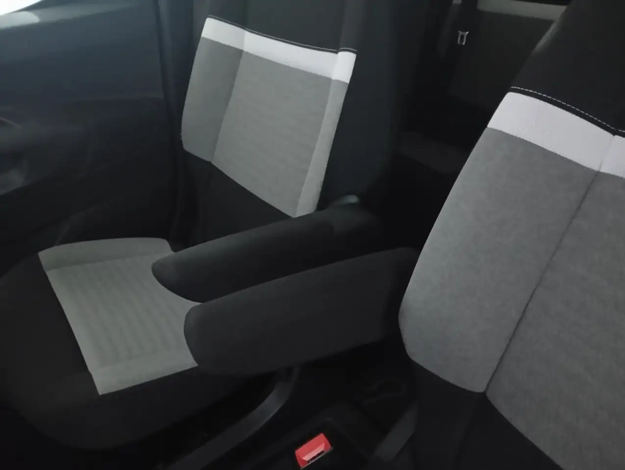 Citroen Berlingo ë-Berlingo 50kWh Talla M Shine — Vehicle gallery 14