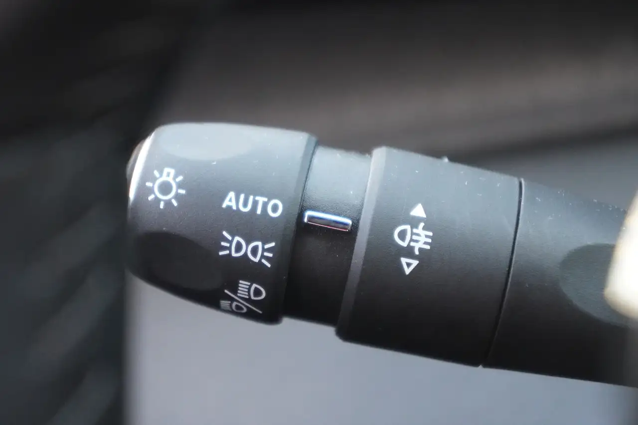 Peugeot 308 1.2 PureTech 130 LED Navi Kamera — معرض صور السيارة 25