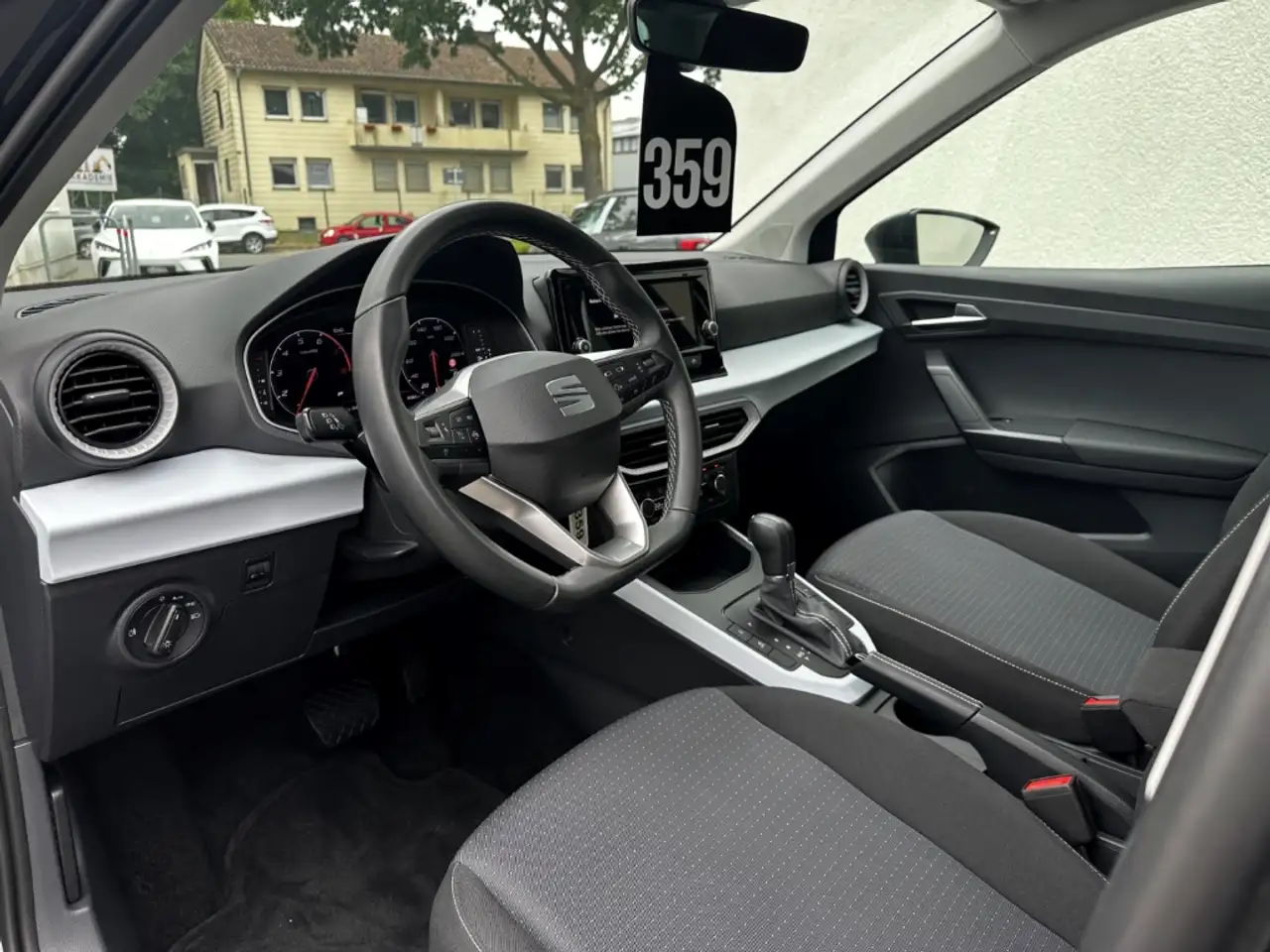 SEAT Arona 1.0 TSI DSG Style Edition ACC FullLink PDC Shz Alu — Vehicle gallery 25