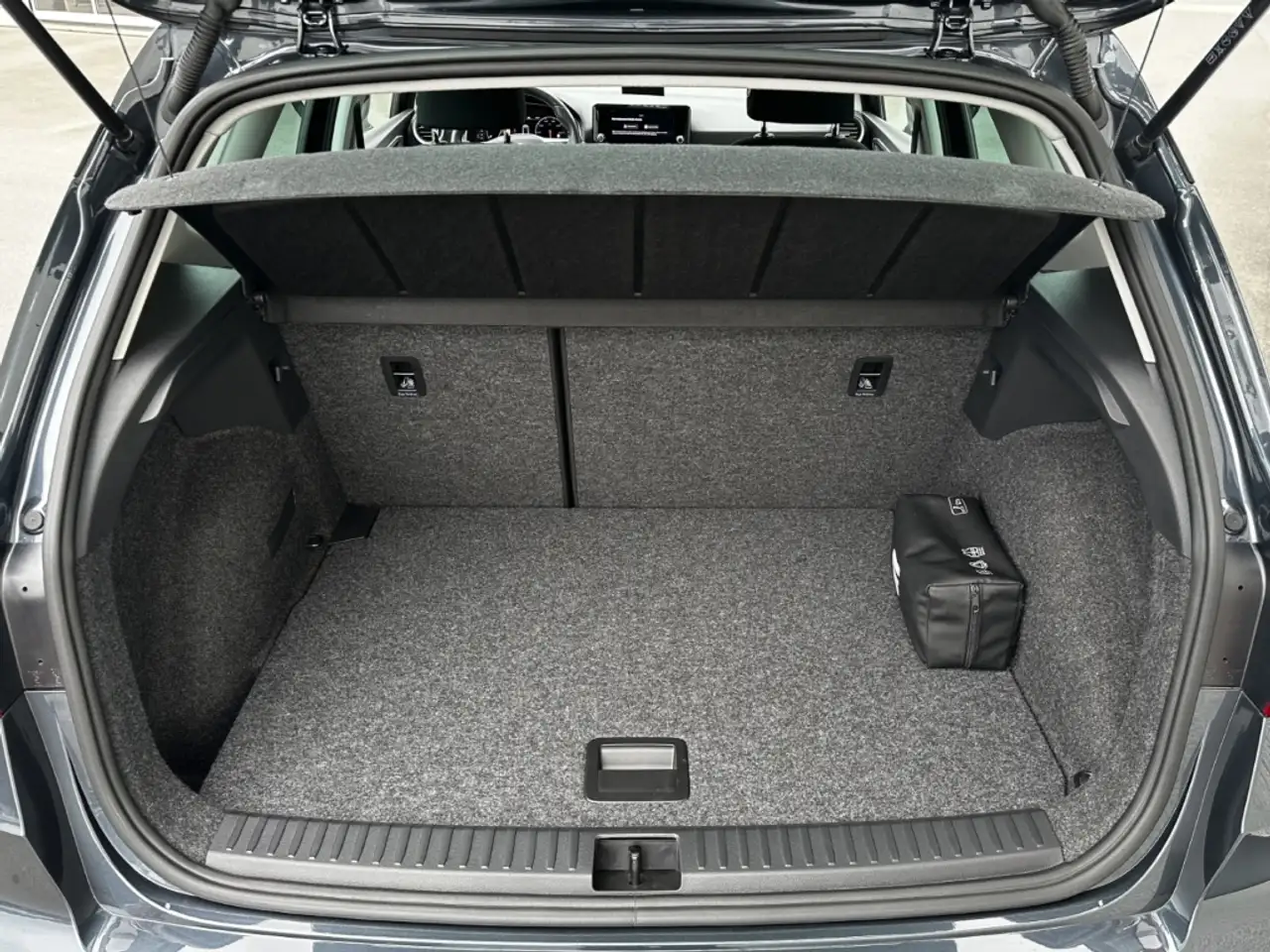 SEAT Arona 1.0 TSI DSG Style Edition ACC FullLink PDC Shz Alu — Vehicle gallery 9