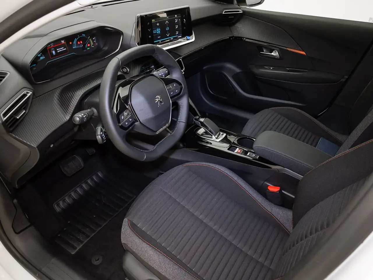 Peugeot 208 Active Eléctrico 136 — معرض صور السيارة 6