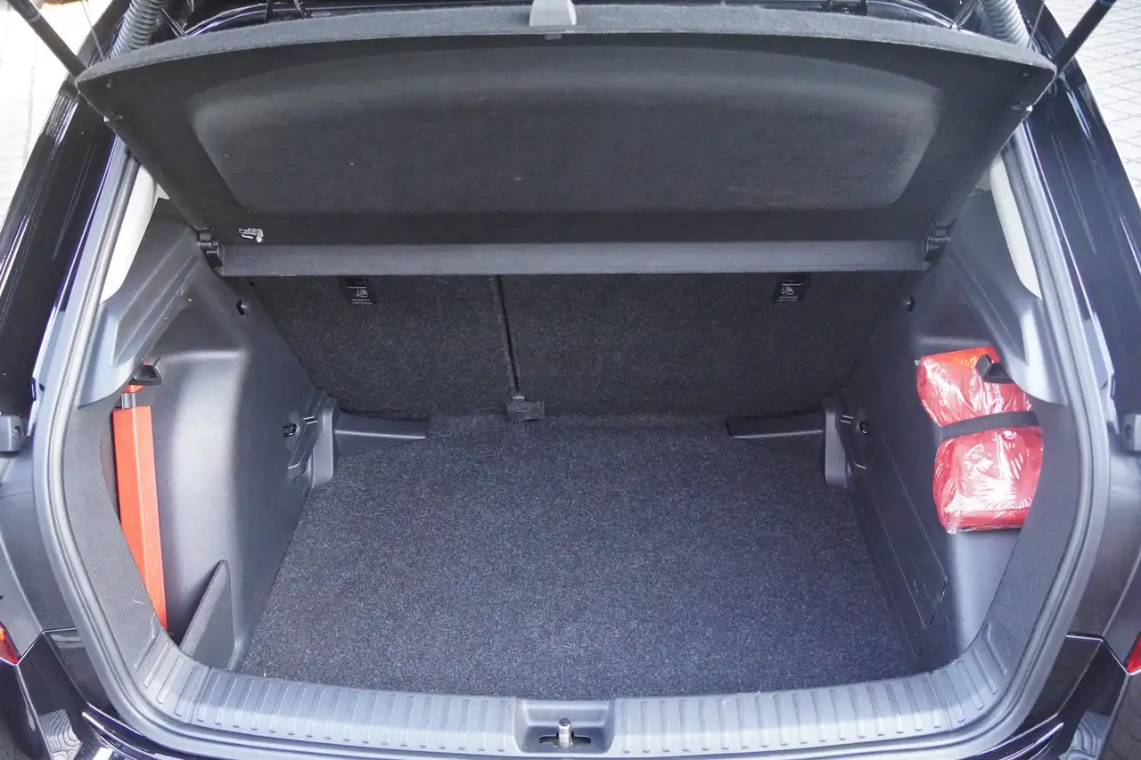 Skoda Fabia 1.0 MPI Tour LED SmartLink Sitzheizung — معرض صور السيارة 12