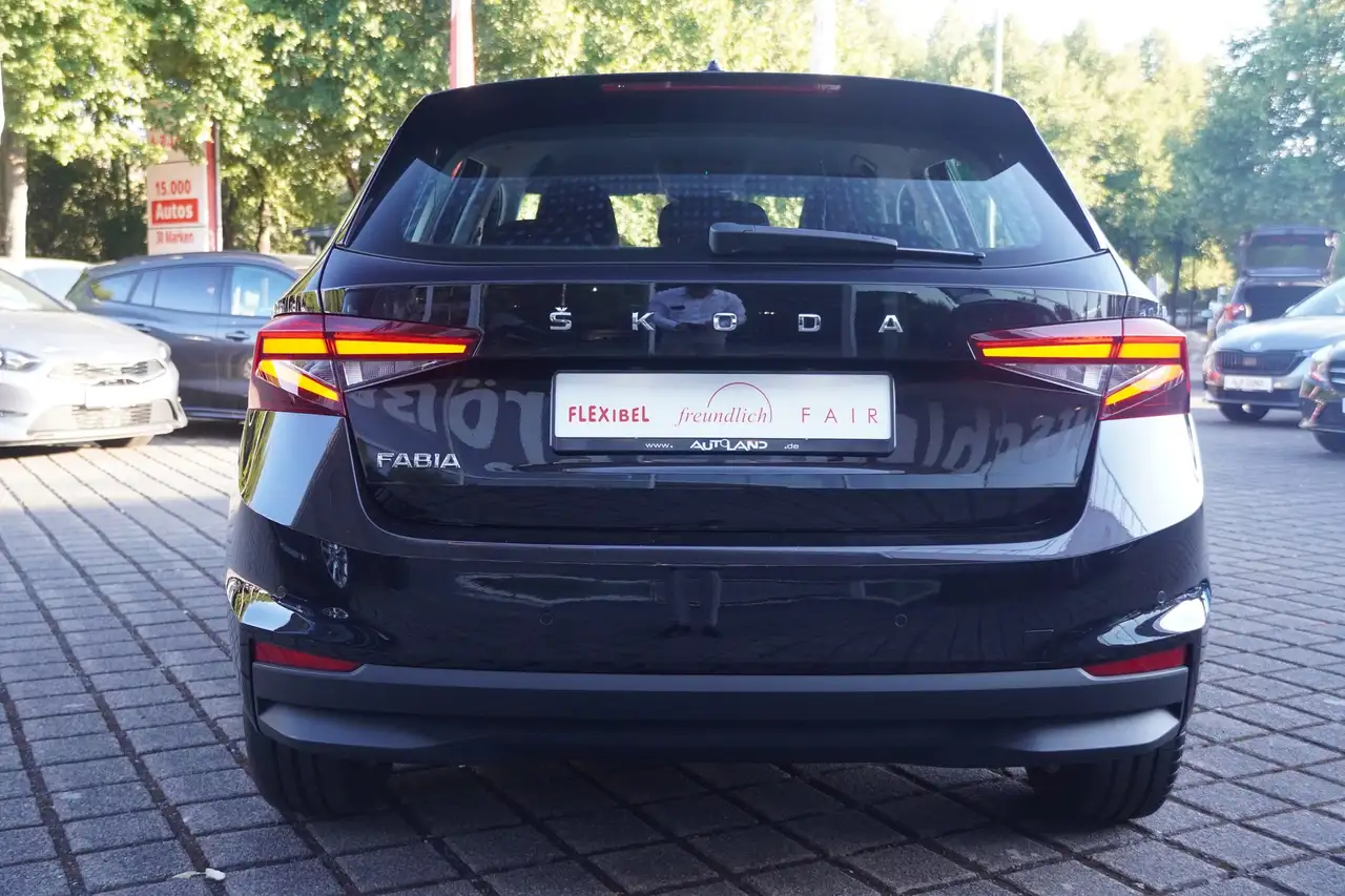 Skoda Fabia 1.0 MPI Tour LED SmartLink Sitzheizung — معرض صور السيارة 10