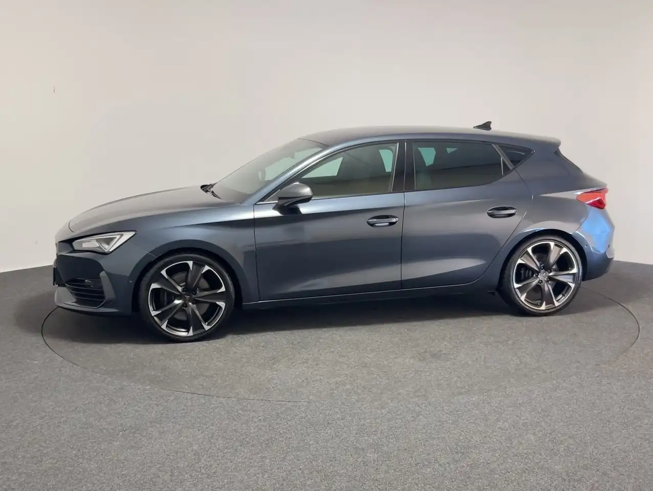 CUPRA Leon 2.0TSI DSG VZ CarPlay ACC LED Navi RFK PDC — معرض صور السيارة 5