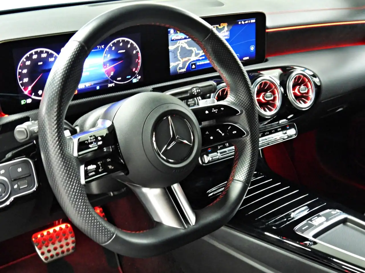 Mercedes-Benz CLA 200 7G-DCT — معرض صور السيارة 11