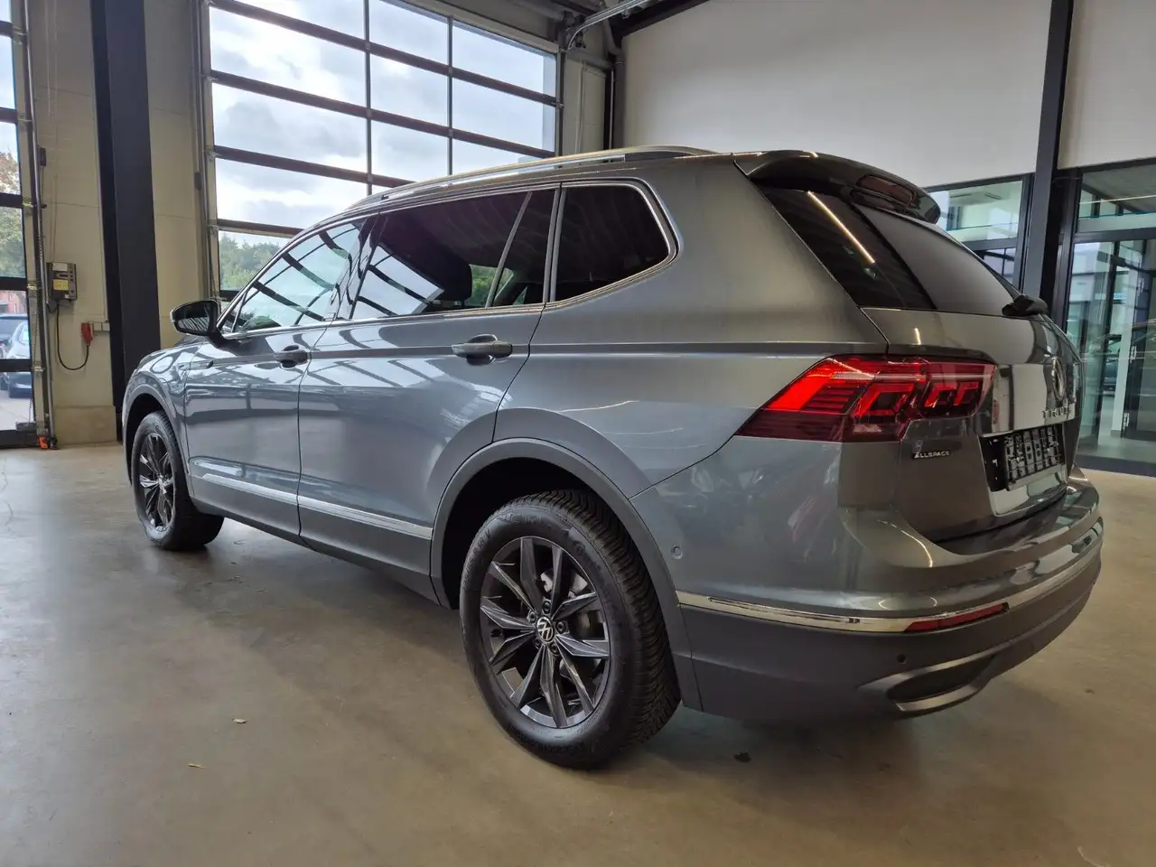 Volkswagen Tiguan Allspace TIGUAN ALLSPACE 2.0 TSI 4M MOVE IQLIGHT NAVI 360 — Galerie du véhicule 7