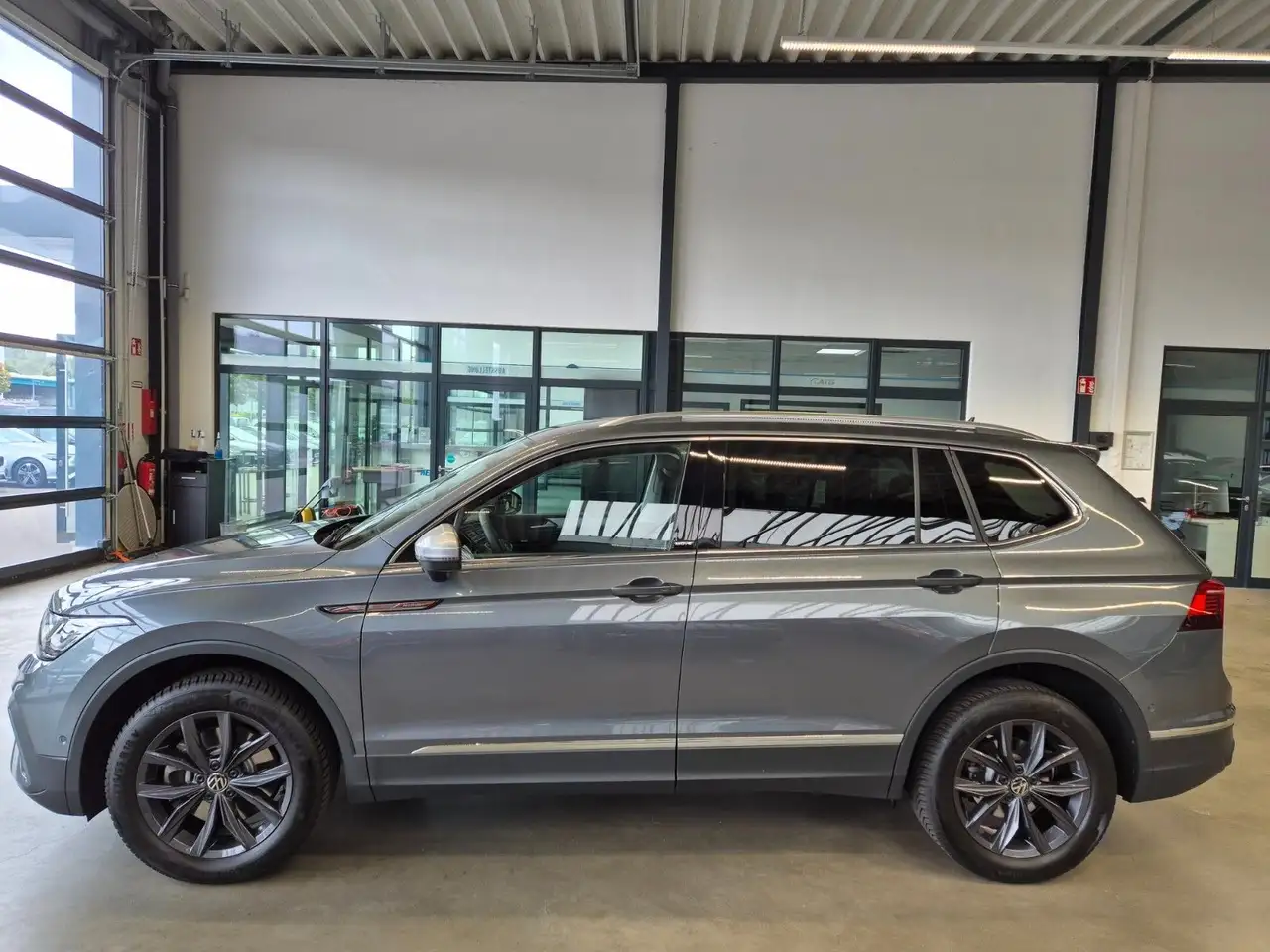 Volkswagen Tiguan Allspace TIGUAN ALLSPACE 2.0 TSI 4M MOVE IQLIGHT NAVI 360 — Galerie du véhicule 8